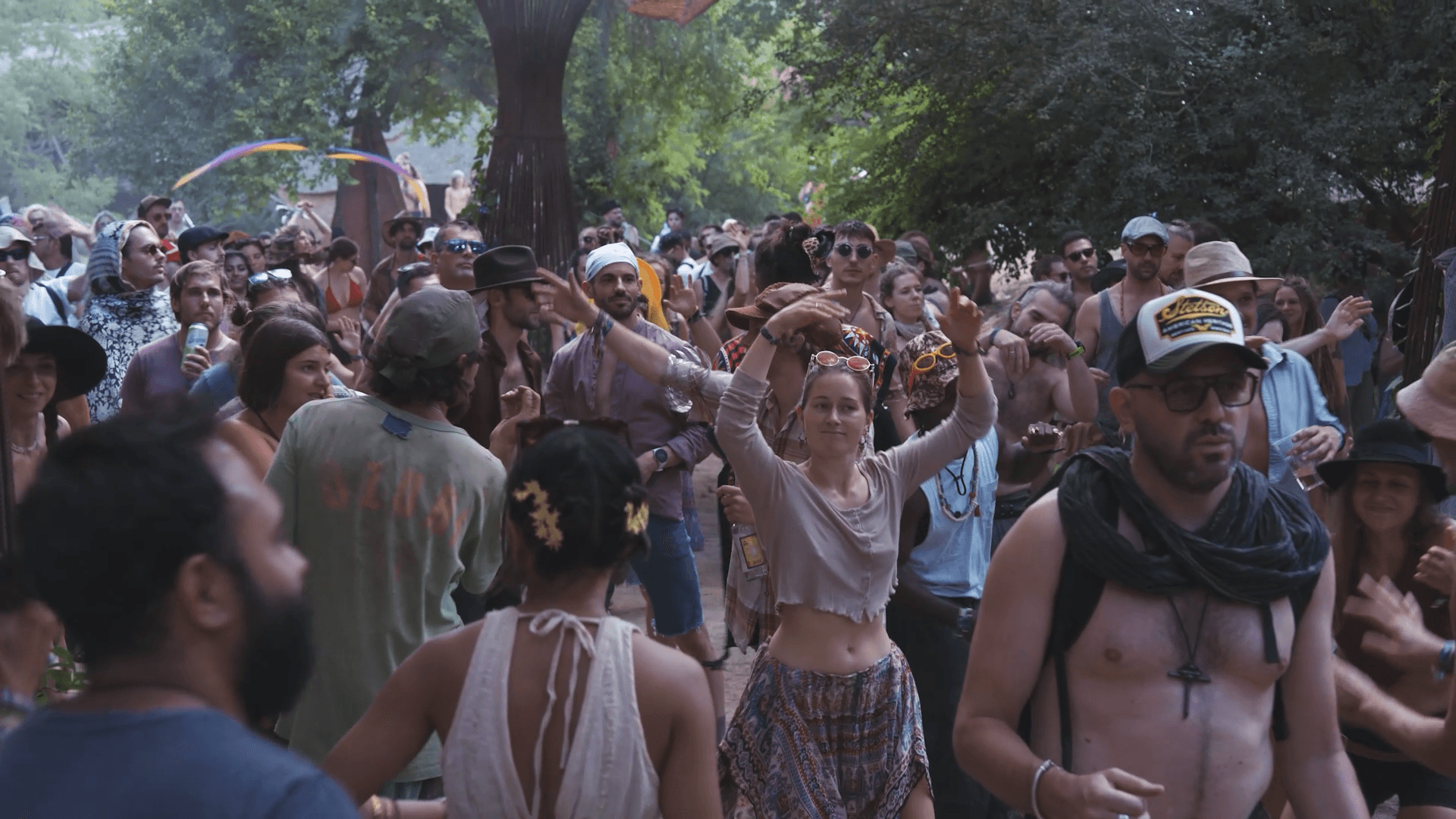 Welcome to Paradise - Still 1